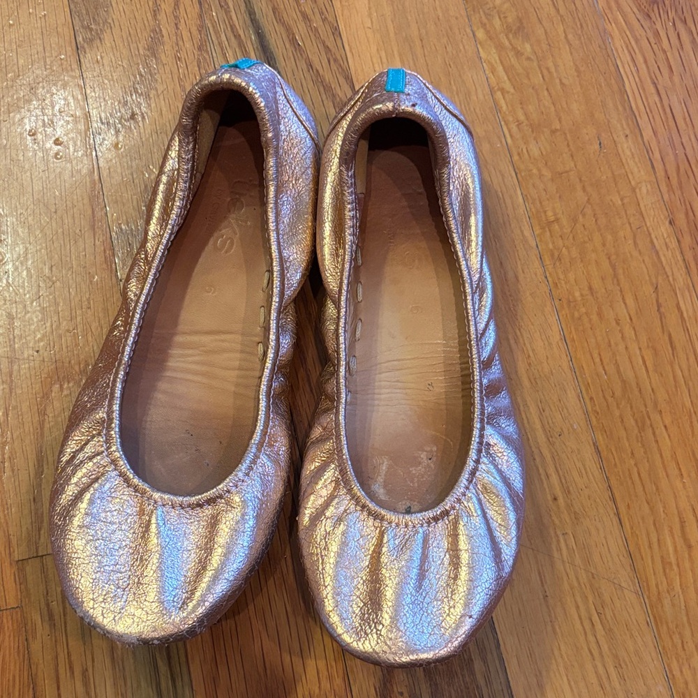 Tieks Metallic Rose Gold Ballet Flats with Teal Sole Size 6